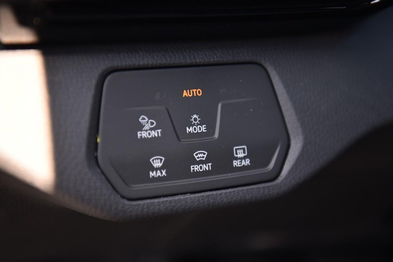 Volkswagen ID.4 Vehicle Image 11