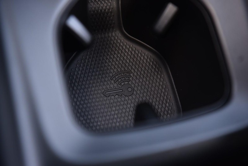 Volkswagen ID.4 Vehicle Image 14