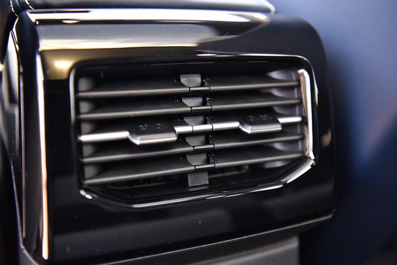 Volkswagen ID.4 Vehicle Image 21