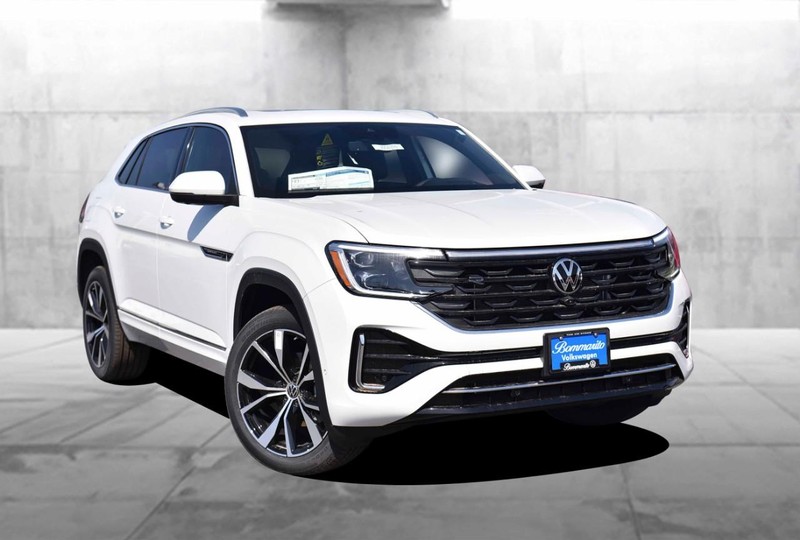 Volkswagen Atlas Cross Sport Vehicle Image 02