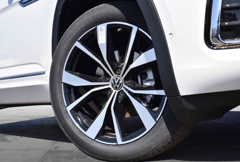Volkswagen Atlas Cross Sport Vehicle Image 03