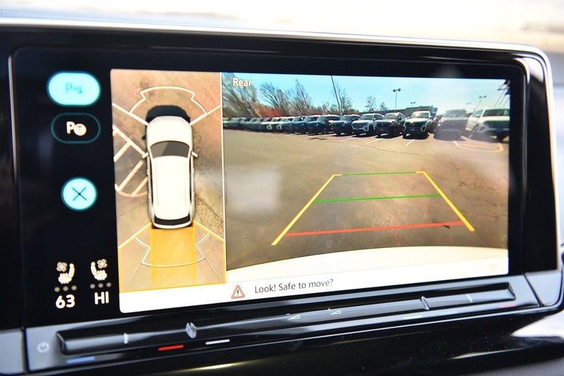 Volkswagen Atlas Cross Sport Vehicle Image 13