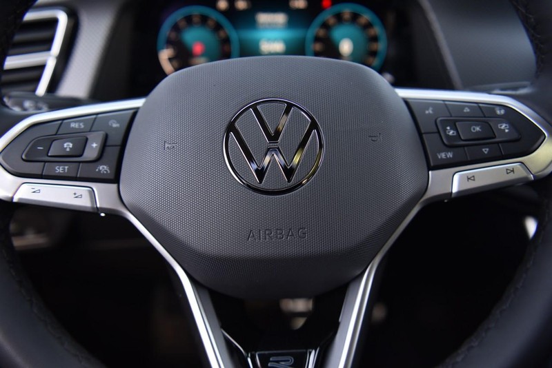 Volkswagen Atlas Cross Sport Vehicle Image 18