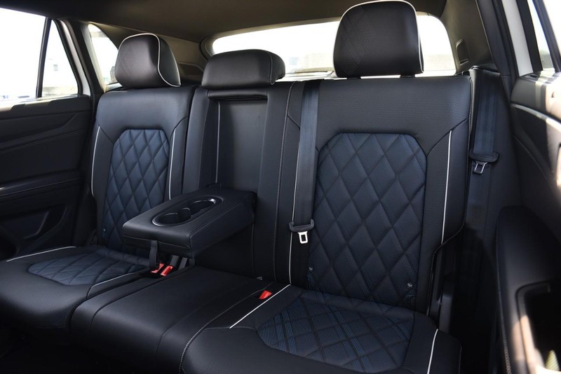 Volkswagen Atlas Cross Sport Vehicle Image 22