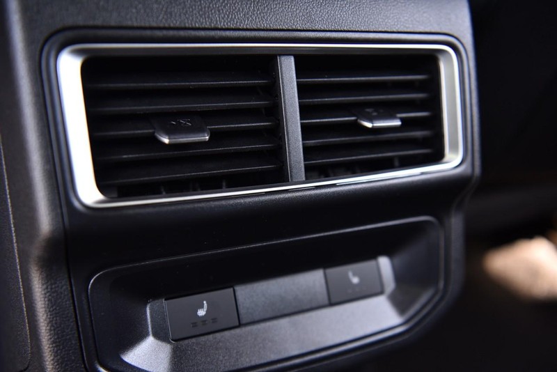 Volkswagen Atlas Cross Sport Vehicle Image 23