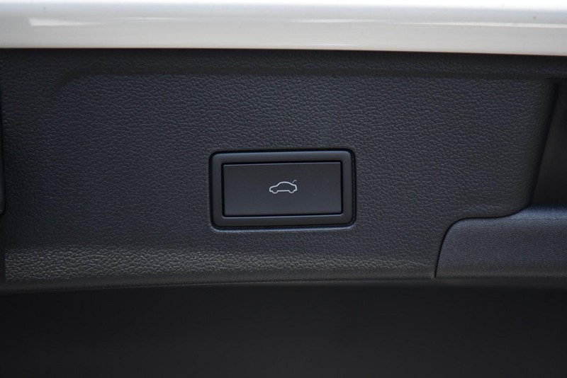Volkswagen Atlas Cross Sport Vehicle Image 26