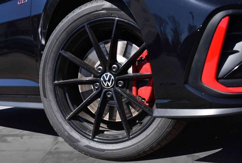 Volkswagen Jetta GLI Vehicle Image 03