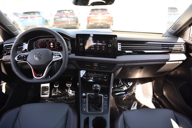 Volkswagen Jetta GLI Vehicle Image 07