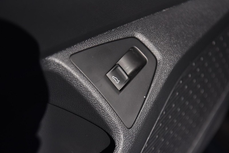 Volkswagen Jetta GLI Vehicle Image 09