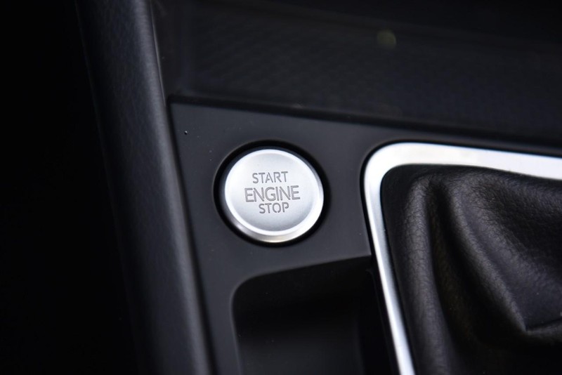 Volkswagen Jetta GLI Vehicle Image 16