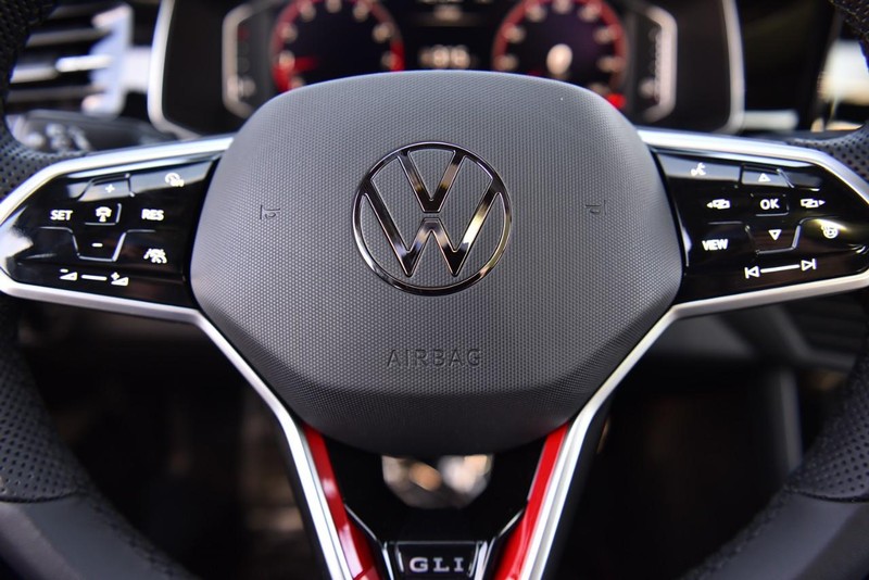 Volkswagen Jetta GLI Vehicle Image 20
