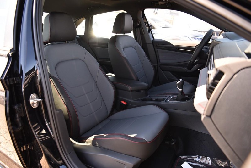 Volkswagen Jetta GLI Vehicle Image 22