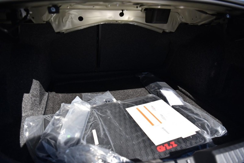 Volkswagen Jetta GLI Vehicle Image 25
