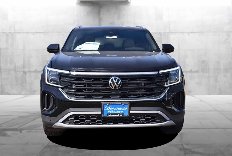 Volkswagen Atlas Cross Sport Vehicle Image 04