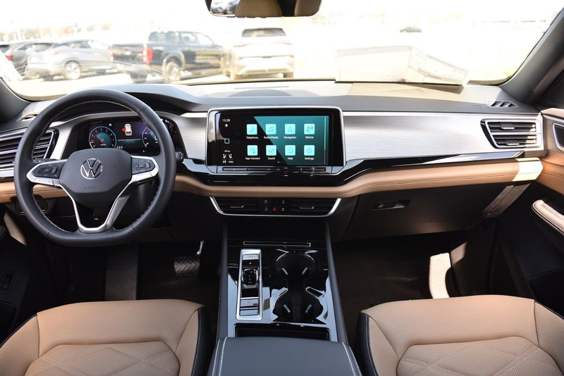 Volkswagen Atlas Cross Sport Vehicle Image 07