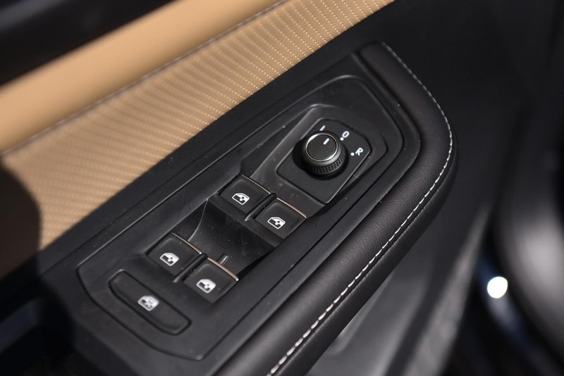 Volkswagen Atlas Cross Sport Vehicle Image 08