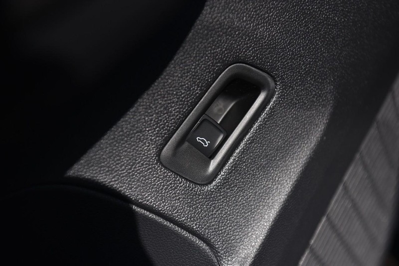 Volkswagen Atlas Cross Sport Vehicle Image 09
