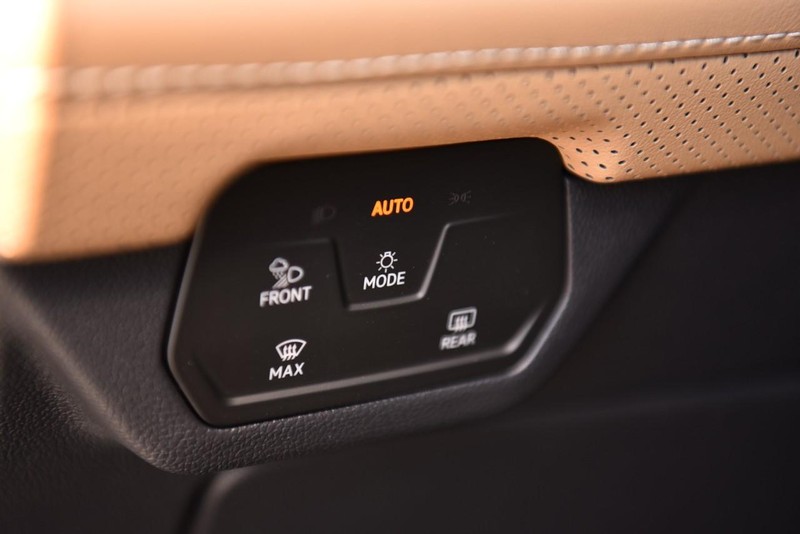 Volkswagen Atlas Cross Sport Vehicle Image 11