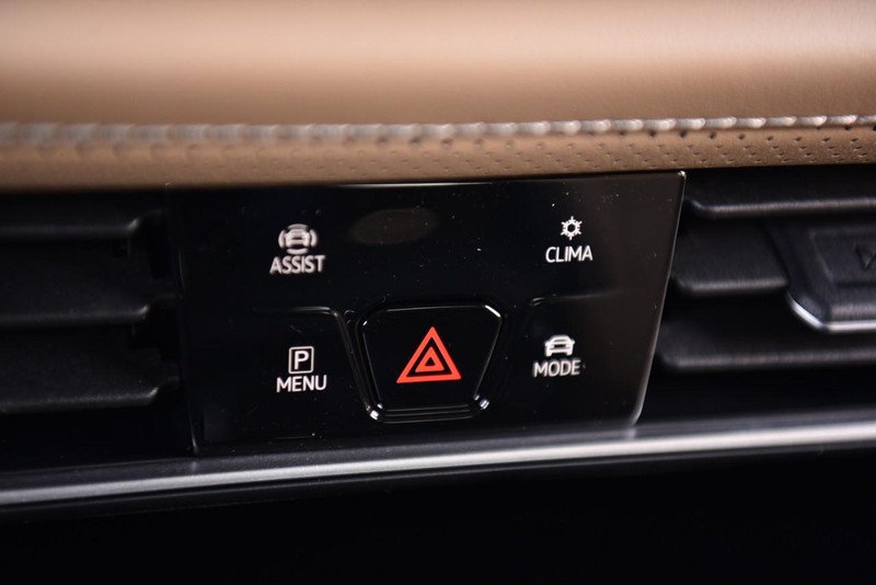 Volkswagen Atlas Cross Sport Vehicle Image 14