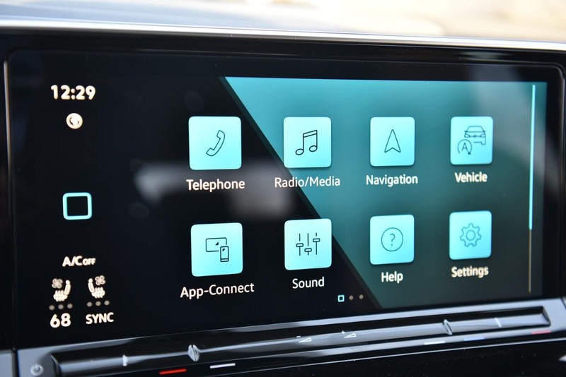 Volkswagen Atlas Cross Sport Vehicle Image 17