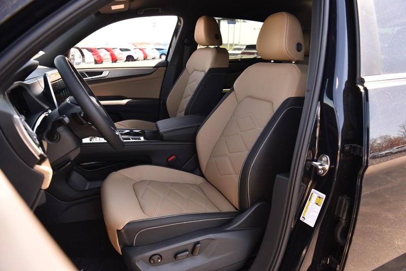 Volkswagen Atlas Cross Sport Vehicle Image 19