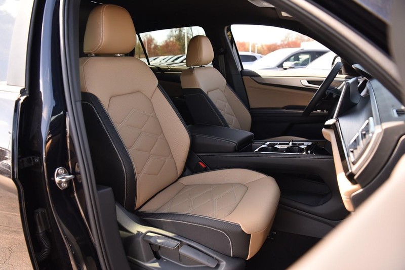Volkswagen Atlas Cross Sport Vehicle Image 20