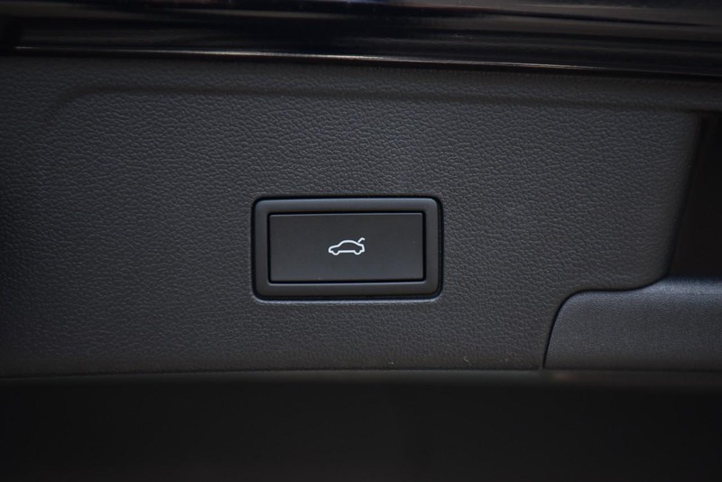 Volkswagen Atlas Cross Sport Vehicle Image 25