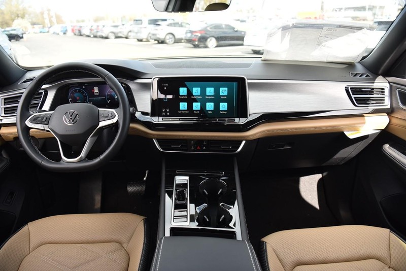 Volkswagen Atlas Cross Sport Vehicle Image 07
