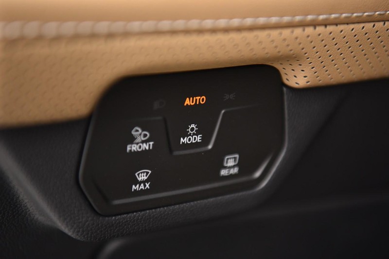Volkswagen Atlas Cross Sport Vehicle Image 11