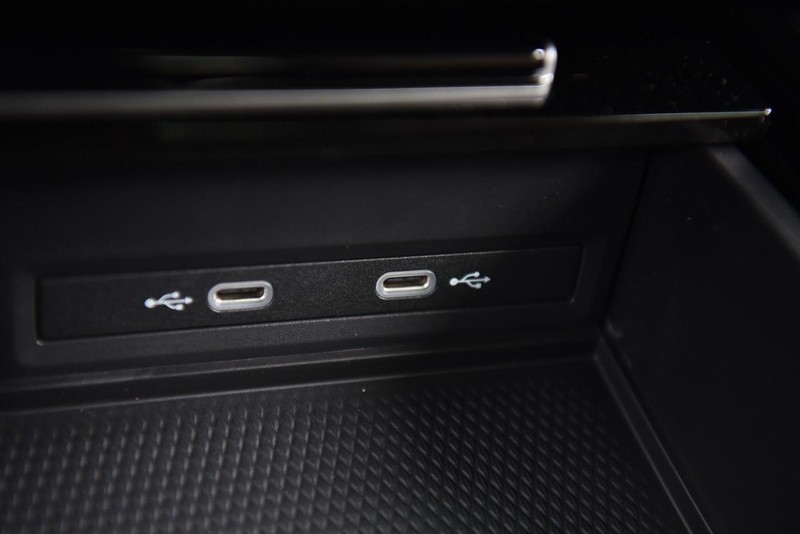 Volkswagen Atlas Cross Sport Vehicle Image 15