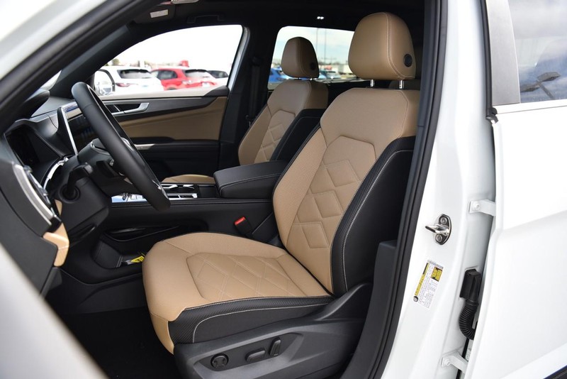 Volkswagen Atlas Cross Sport Vehicle Image 19