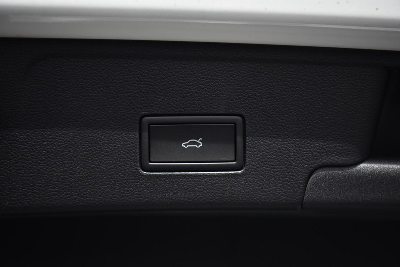 Volkswagen Atlas Cross Sport Vehicle Image 26