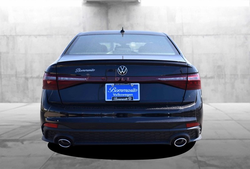 Volkswagen Jetta GLI Vehicle Image 06
