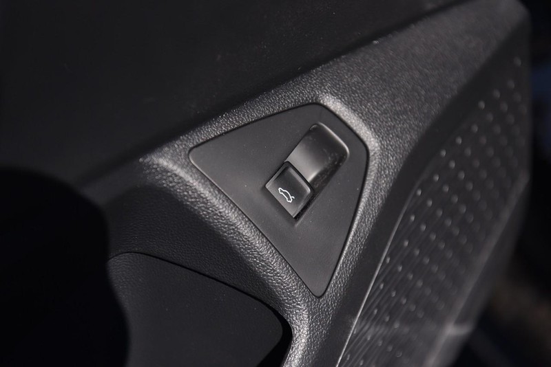 Volkswagen Jetta GLI Vehicle Image 09