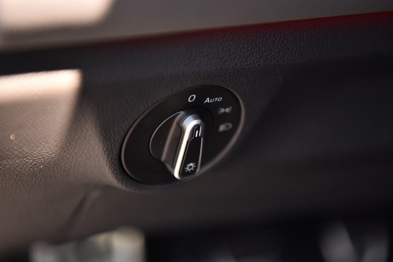 Volkswagen Jetta GLI Vehicle Image 11