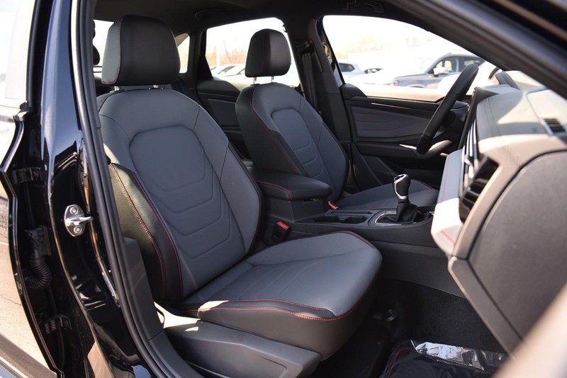 Volkswagen Jetta GLI Vehicle Image 22