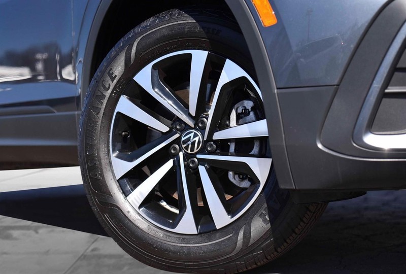 Volkswagen Tiguan Vehicle Image 03