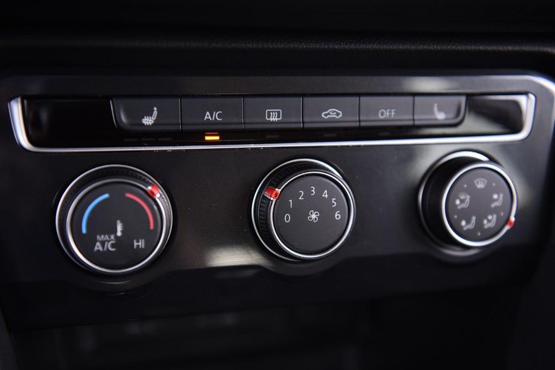 Volkswagen Tiguan Vehicle Image 13