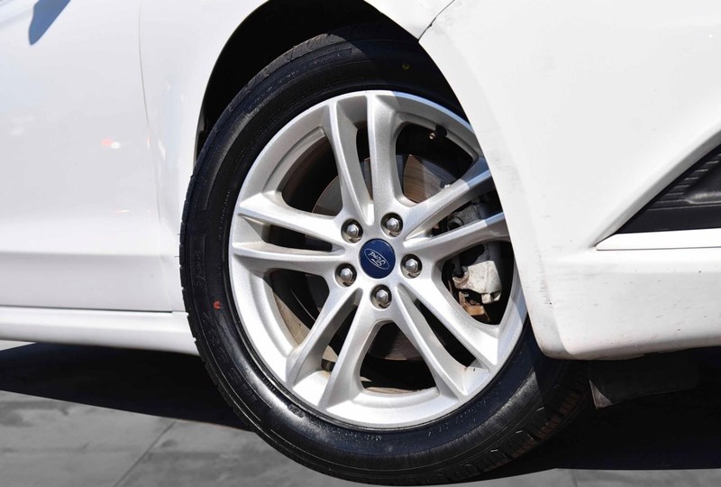 Ford Fusion Vehicle Image 03