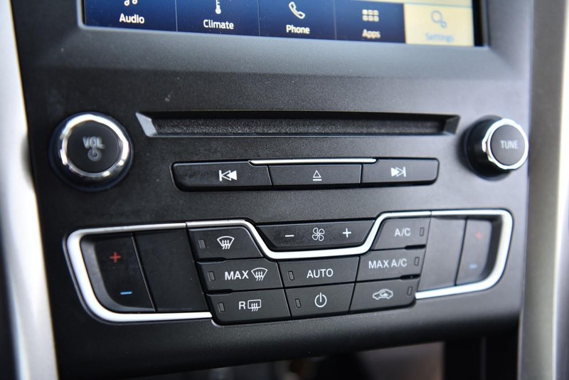Ford Fusion Vehicle Image 12