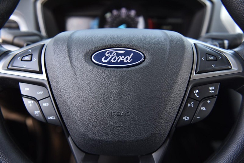 Ford Fusion Vehicle Image 16