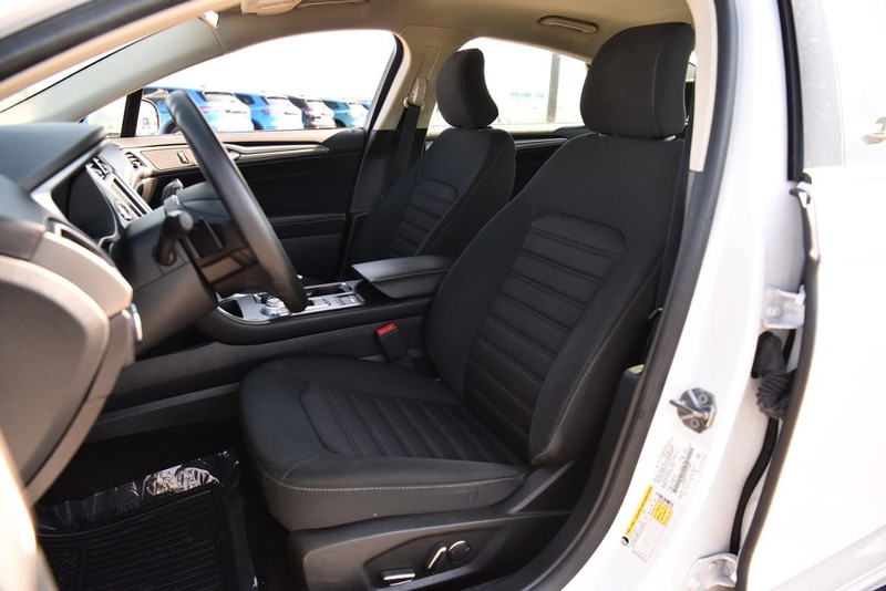 Ford Fusion Vehicle Image 17