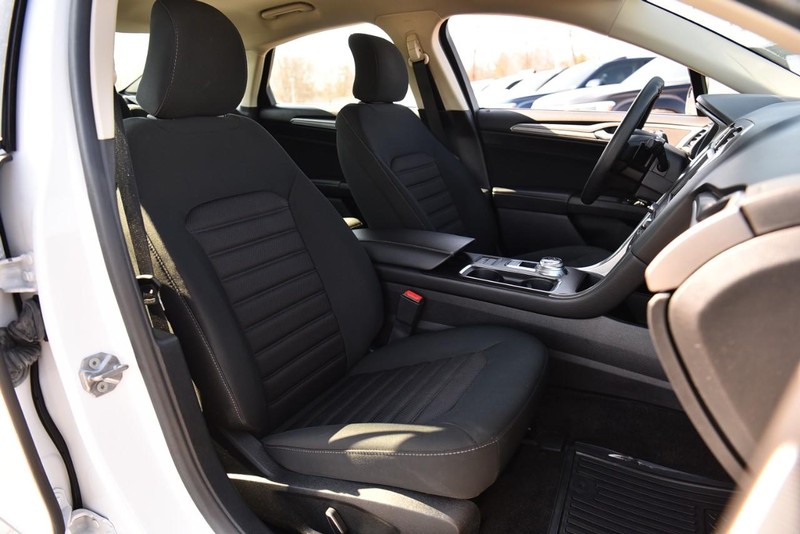 Ford Fusion Vehicle Image 18