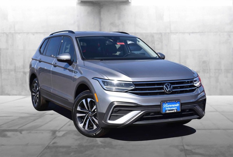 Volkswagen Tiguan Vehicle Image 02