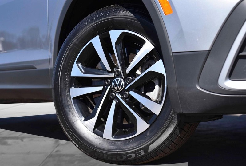 Volkswagen Tiguan Vehicle Image 03