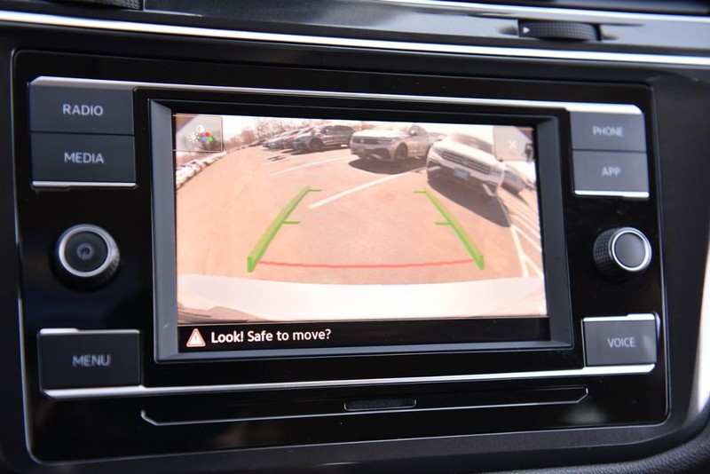 Volkswagen Tiguan Vehicle Image 11