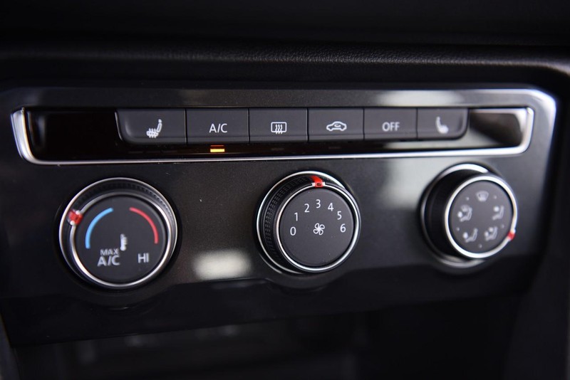 Volkswagen Tiguan Vehicle Image 12