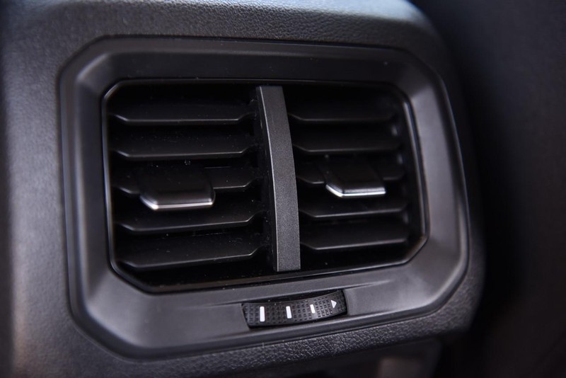 Volkswagen Tiguan Vehicle Image 22