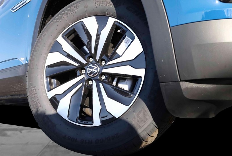 Volkswagen Atlas Cross Sport Vehicle Image 03