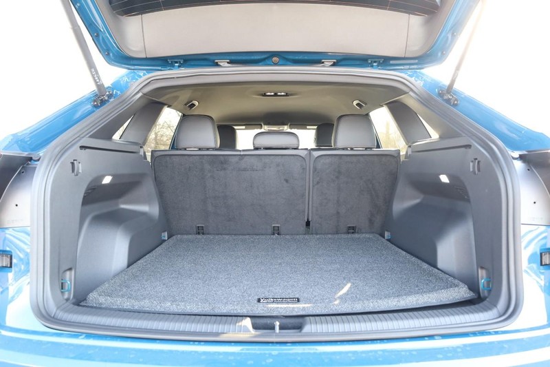 Volkswagen Atlas Cross Sport Vehicle Image 07